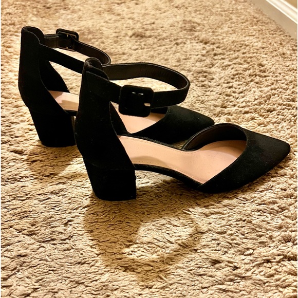 Black Block Heel Pointed Toe Pumps - Picture 2 of 5